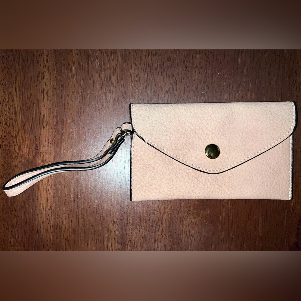 NWOT Light Pink Magnetic Closure Wristlet Wallet!